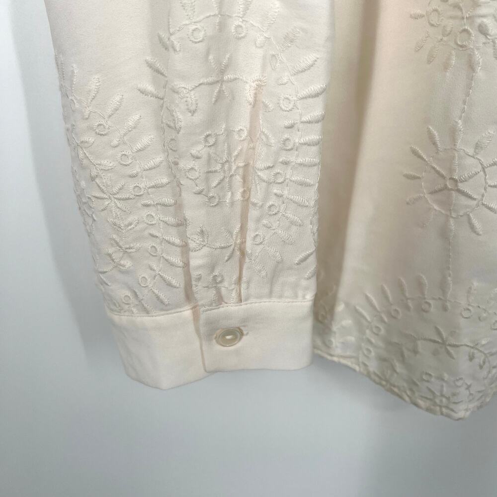 NEW NWT Chicos Embroidered White Long Sleeve Blouse Shirt Top Slightly Sheer - Picture 8 of 11
